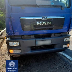 На Кіровоградщині вантажівка пошкодила шляхопровід