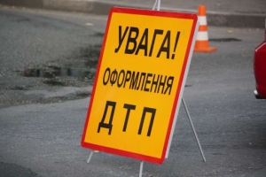 На Кіровоградщині під час ДТП трактори склались, як трансформери, 1 з водіїв доставили до лікарні (ФОТО)