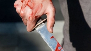 У Кропивницькому рецидивіст з ножем напав на місцевого жителя, чоловіка рятують у лікарні (ФОТО)