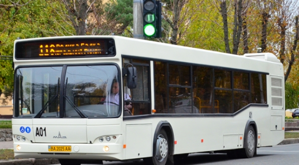 У Кропивницькому кондукторка автобусу відмовила в пільговому проїзді матері загиблого бійця (ВІДЕО)