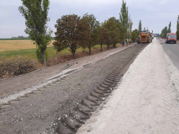 На Обʼїздній Кропивницького розкривають дорожнє полотно (ФОТО)