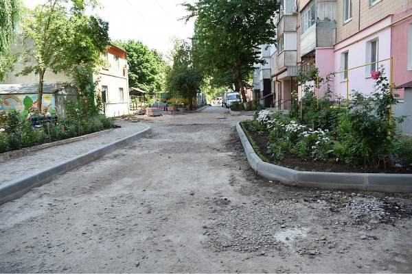У Кропивницькому відремонтують 84  прибудинкові території, 10 — готові (АДРЕСИ)